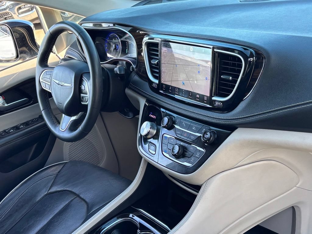 Used 2023 Chrysler Pacifica Limited FWD image 25