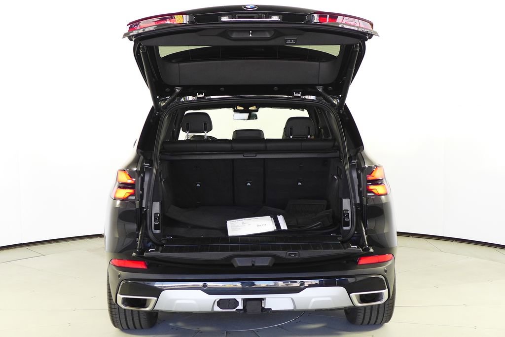 Used 2024 BMW X5 xDrive40i w/ Parking Assistance Package AWD/4WD image 10