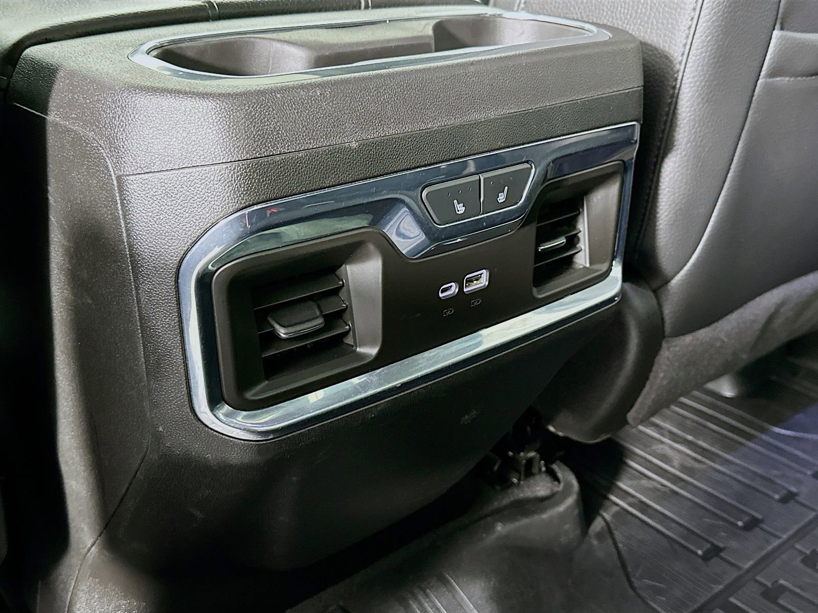 Used 2024 GMC Sierra 3500 Denali image 28