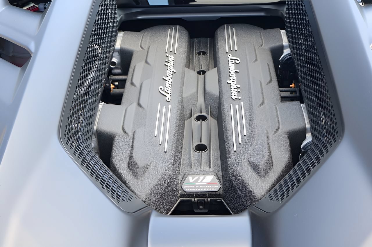 Used 2025 Lamborghini Revuelto AWD/4WD image 15
