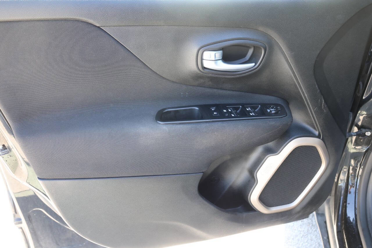 Used 2017 Jeep Renegade Latitude image 12