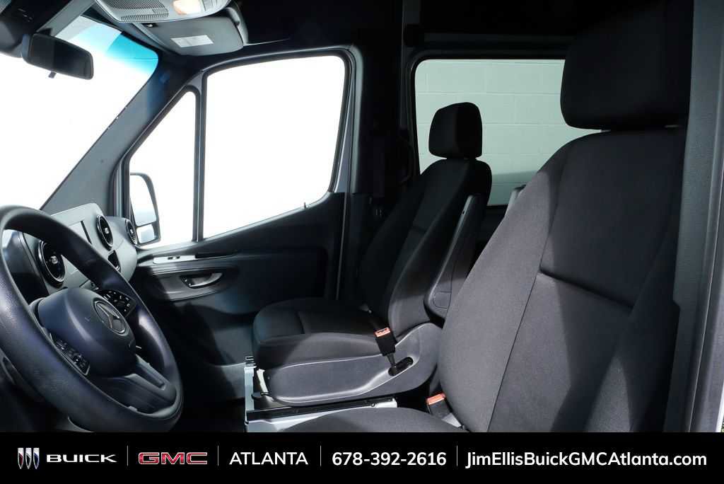 Used 2024 Mercedes-Benz Sprinter 2500 image 6