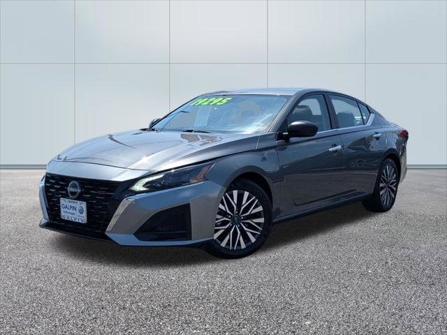 Used 2024 Nissan Altima 2.5 SV FWD image 1