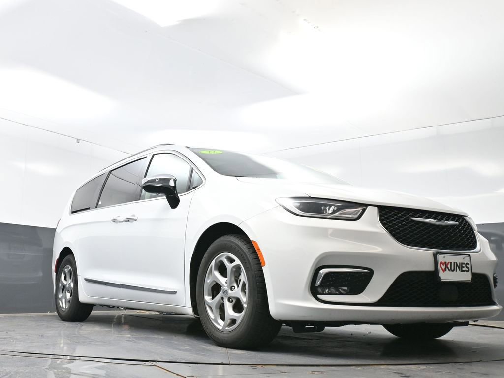 Used 2023 Chrysler Pacifica Limited FWD image 58