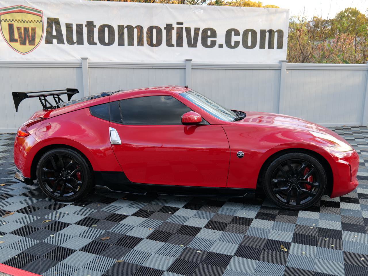Used 2017 Nissan 370Z Coupe RWD image 4