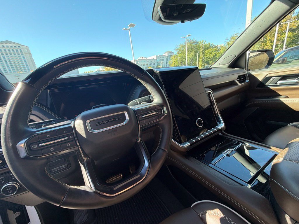 Used 2025 GMC Yukon Denali Ultimate AWD/4WD image 8