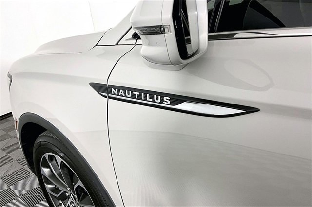 Used 2021 Lincoln Nautilus Reserve w/ Equipment Group 201A image 23