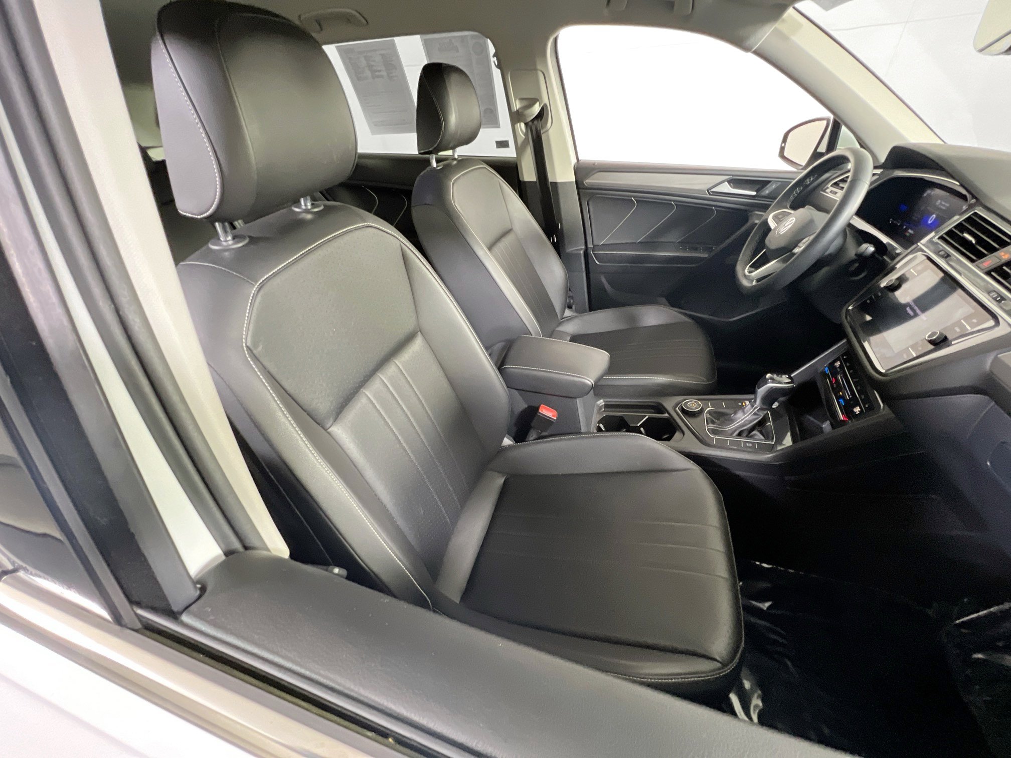 Used 2022 Volkswagen Tiguan SE image 26