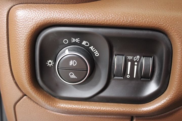 Used 2021 RAM 1500 Laramie AWD/4WD image 40