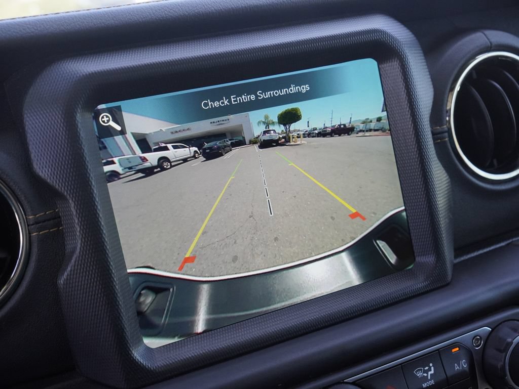 Certified 2023 Jeep Gladiator Overland AWD/4WD image 16