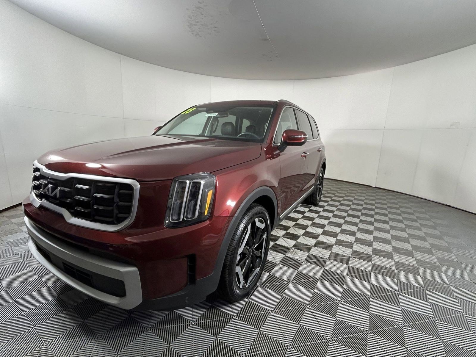 Certified 2023 Kia Telluride S w/ S Sunroof Package image 3
