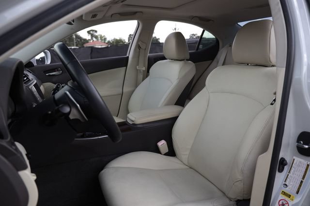 Used 2010 Lexus IS 250 w/ Preferred Accessory Package RWD image 9