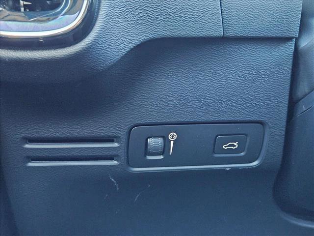 Used 2022 Volvo XC40 P8 Recharge Plus image 16