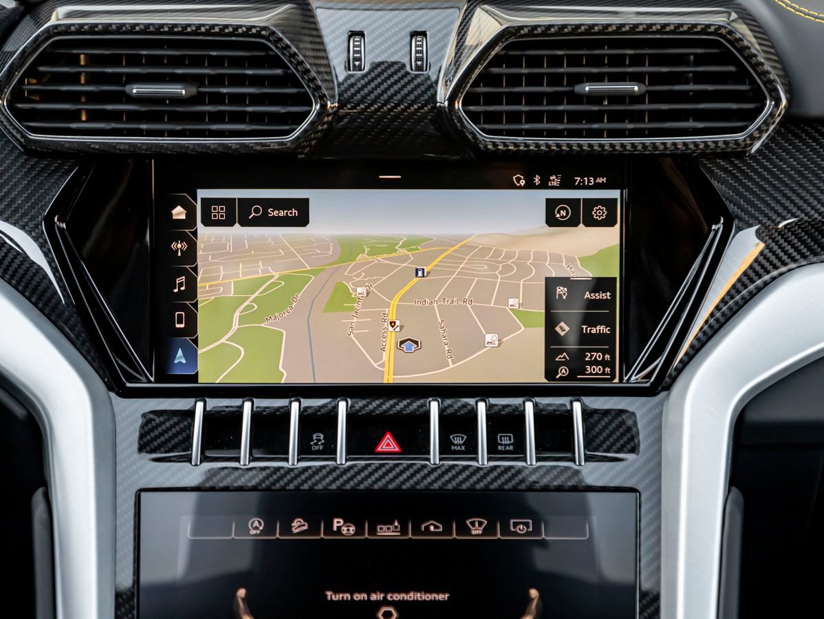 Used 2021 Lamborghini Urus AWD/4WD image 18