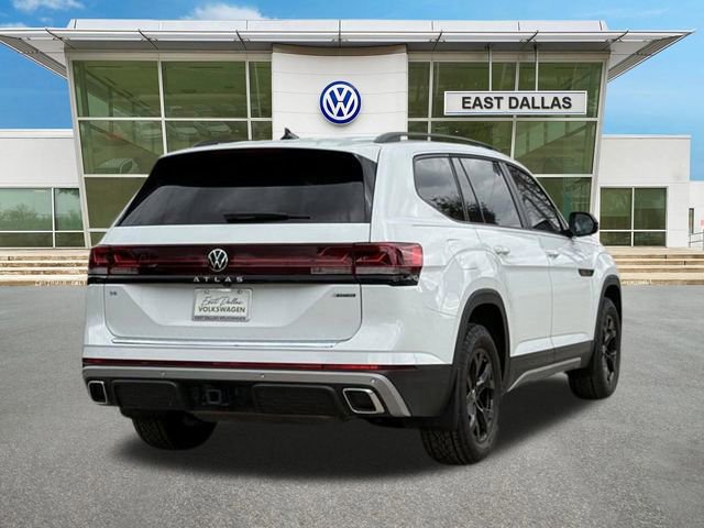 Used 2025 Volkswagen Atlas Peak Edition SE image 3