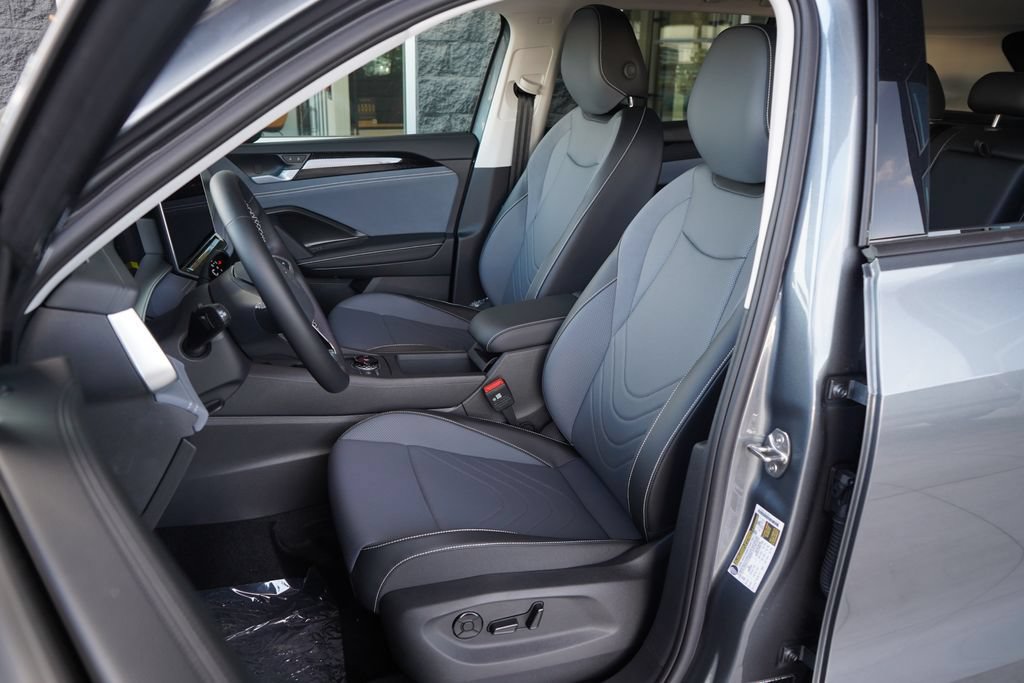 New 2026 Volkswagen Tiguan SE FWD image 6