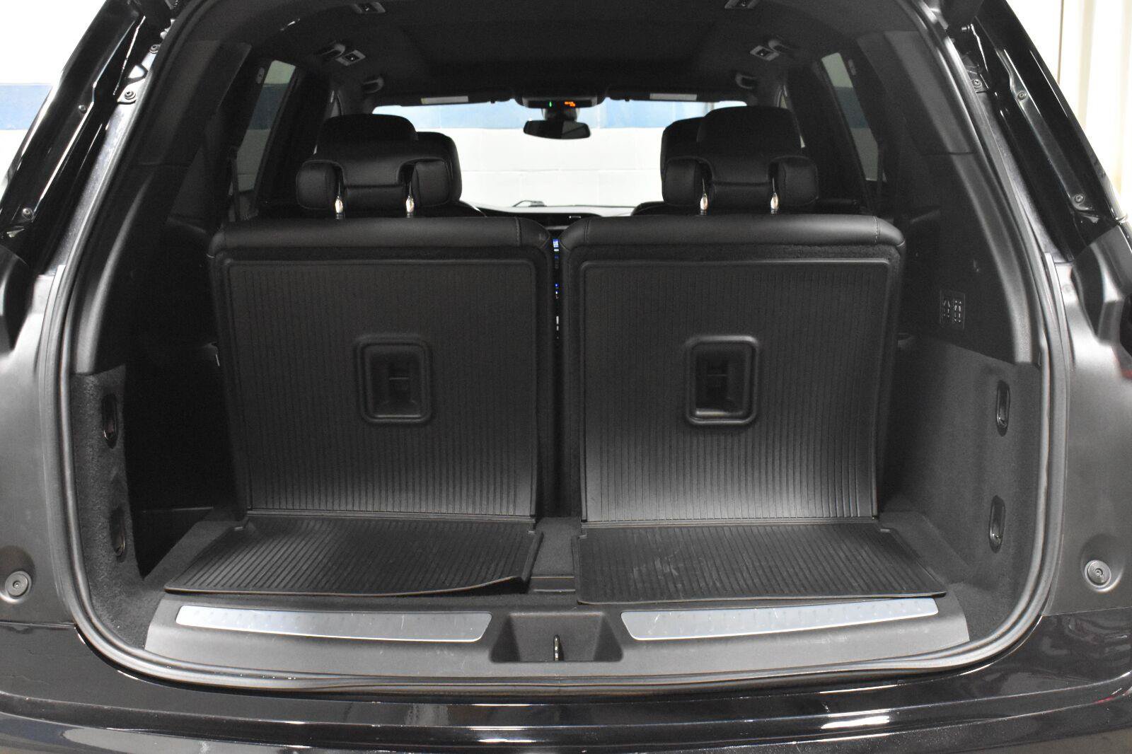 Used 2024 Cadillac XT6 Premium Luxury w/ LPO, Floor Liner Package FWD image 24