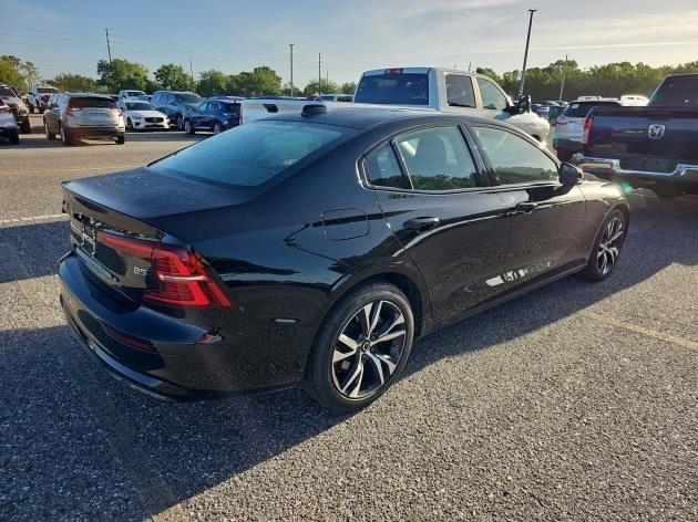 Certified 2024 Volvo S60 B5 Core image 2