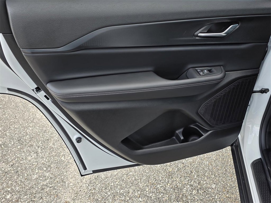 New 2025 Jeep Grand Cherokee L Altitude image 33