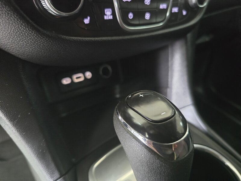 Used 2020 Chevrolet Equinox LT image 30