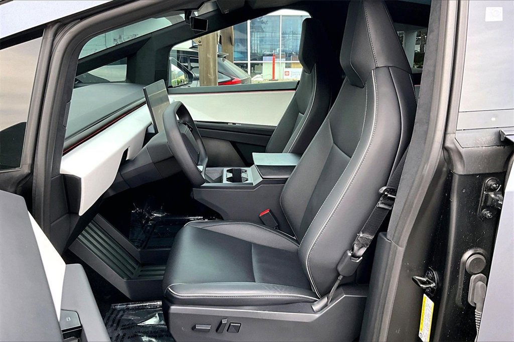Used 2024 Tesla Cybertruck AWD Crew Cab image 21