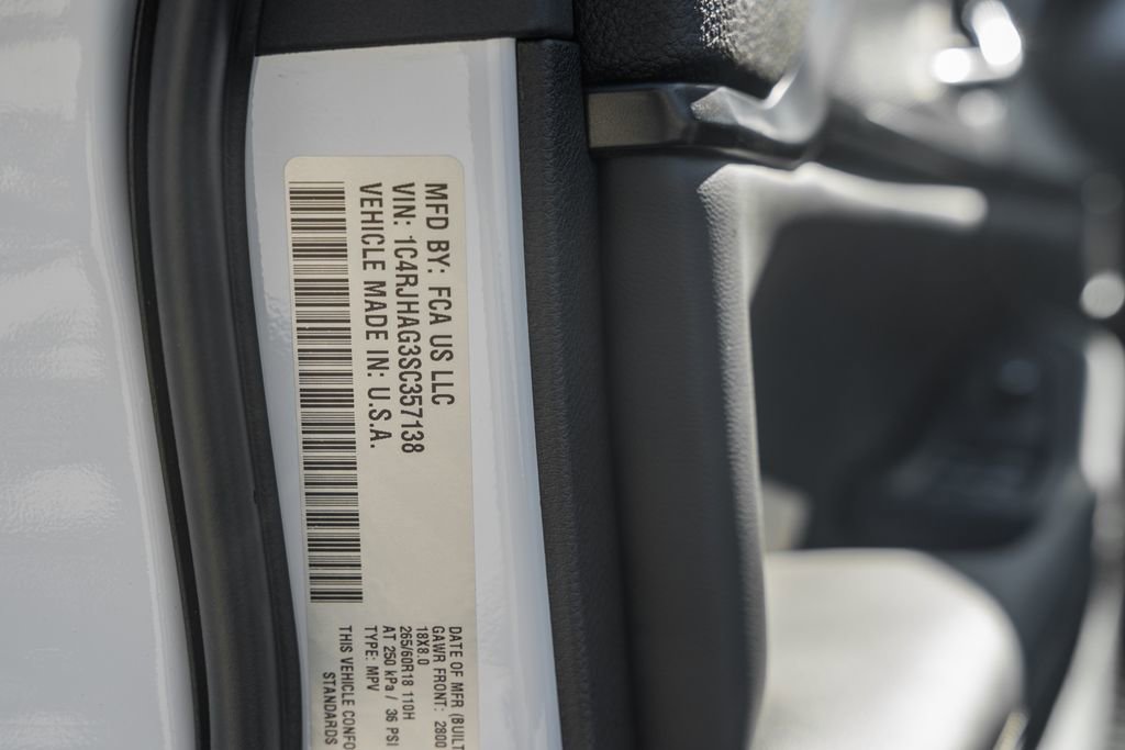 New 2025 Jeep Grand Cherokee Laredo X w/ Luxury Tech Group I image 38