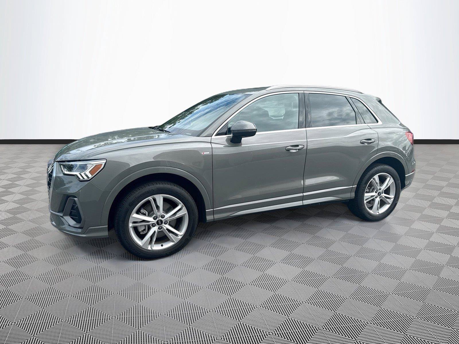 Used 2023 Audi Q3 2.0T Premium Plus w/ Premium Plus Package AWD/4WD image 3