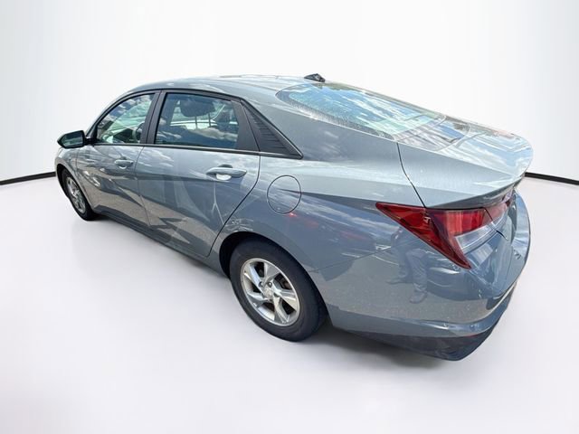 Used 2021 Hyundai Elantra SE FWD image 11