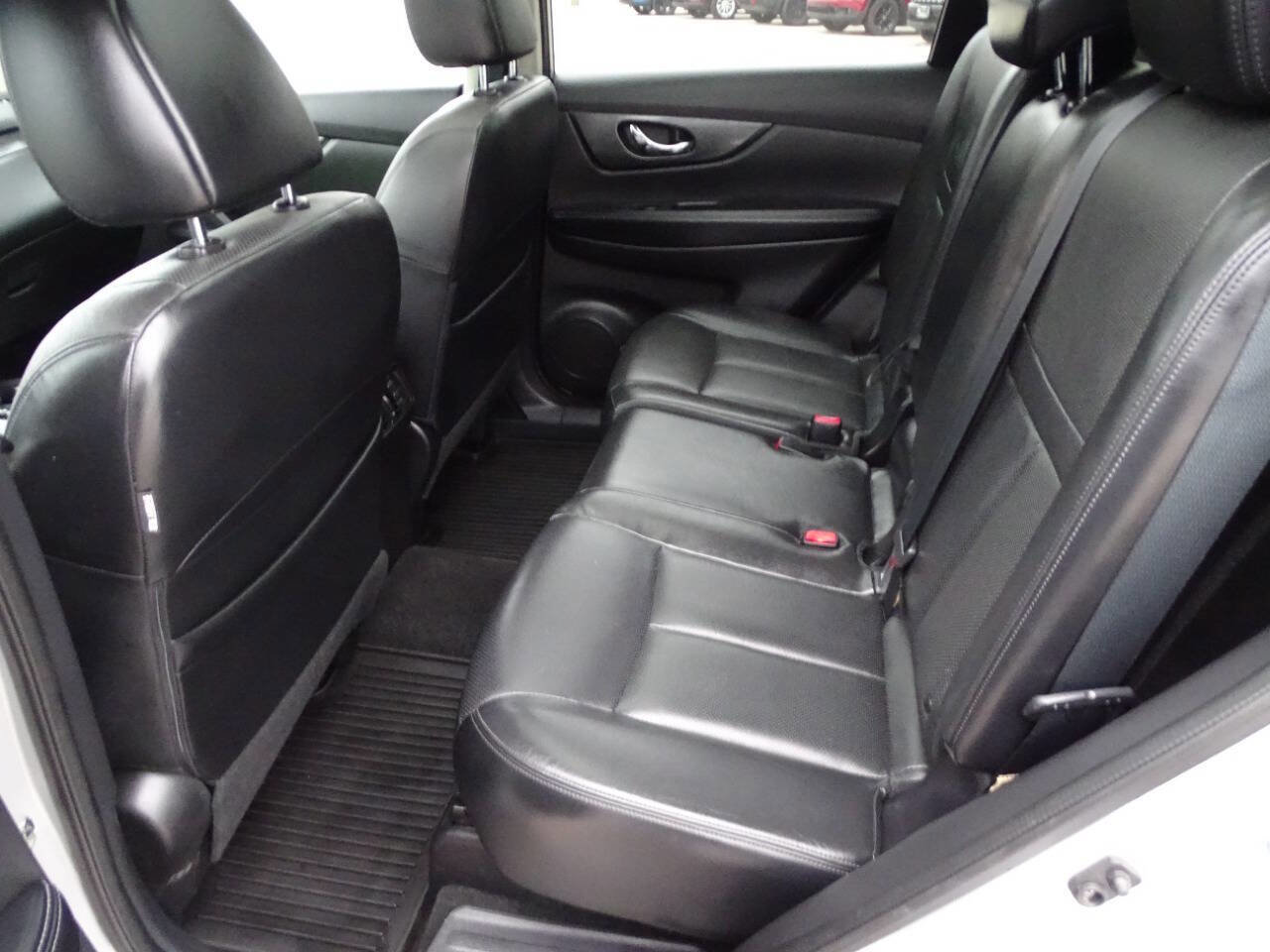 Used 2014 Nissan Rogue SL image 32