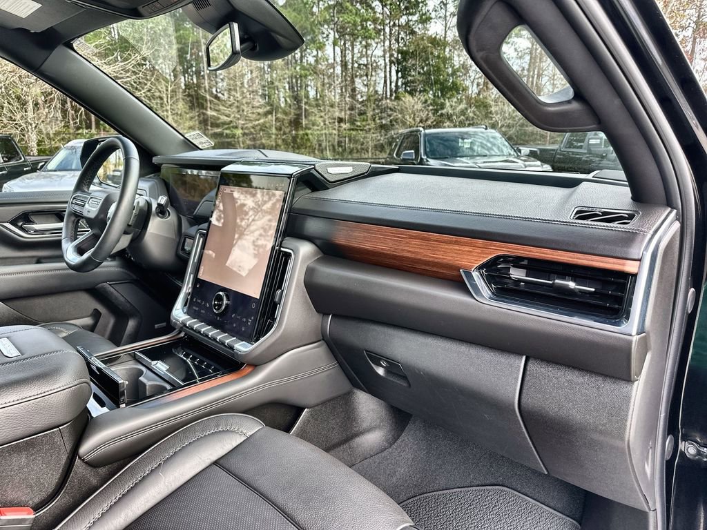 Certified 2025 GMC Yukon Denali image 28