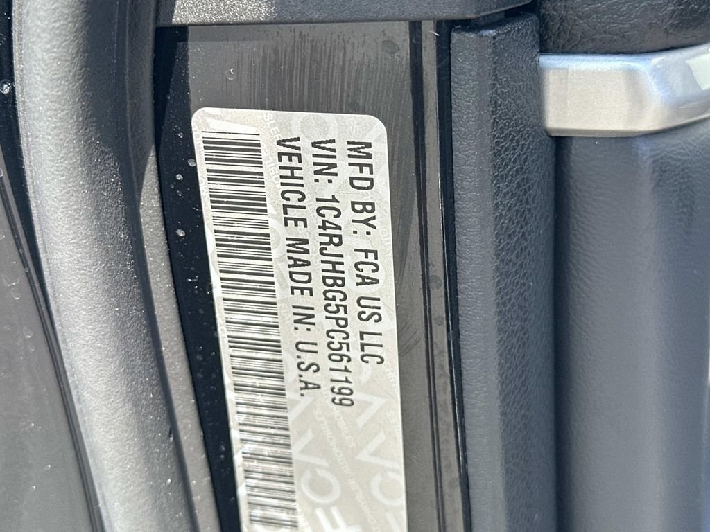 Used 2023 Jeep Grand Cherokee Limited AWD/4WD image 30