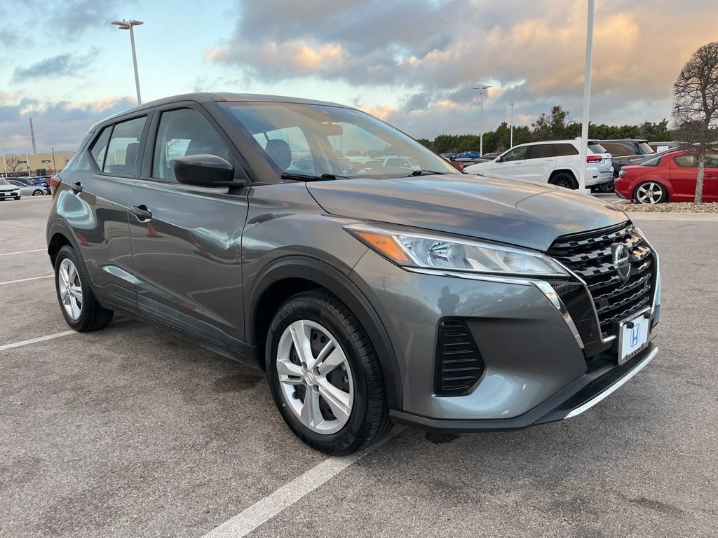 Used 2021 Nissan Kicks S image 3