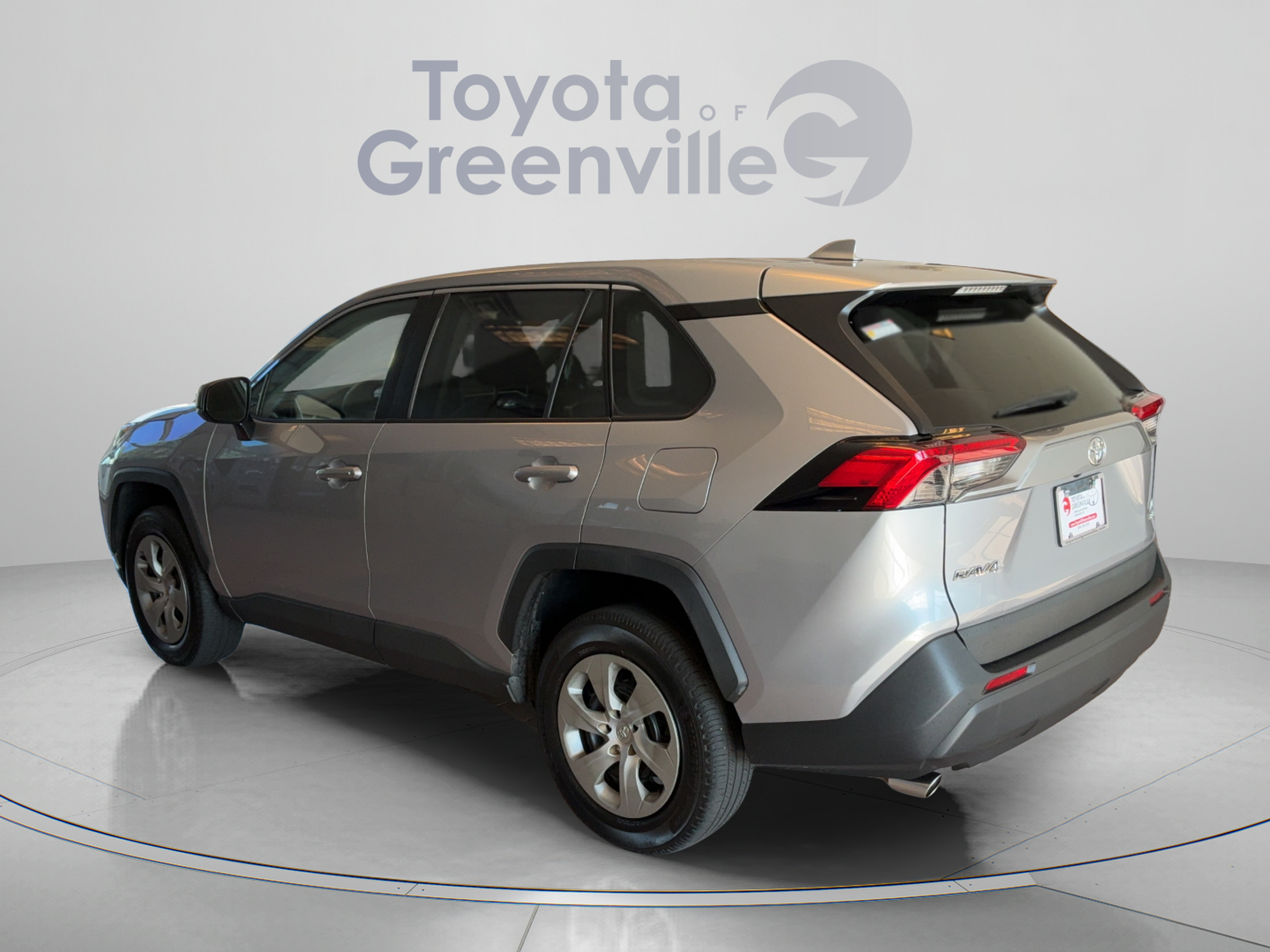 Used 2022 Toyota RAV4 LE AWD/4WD image 4