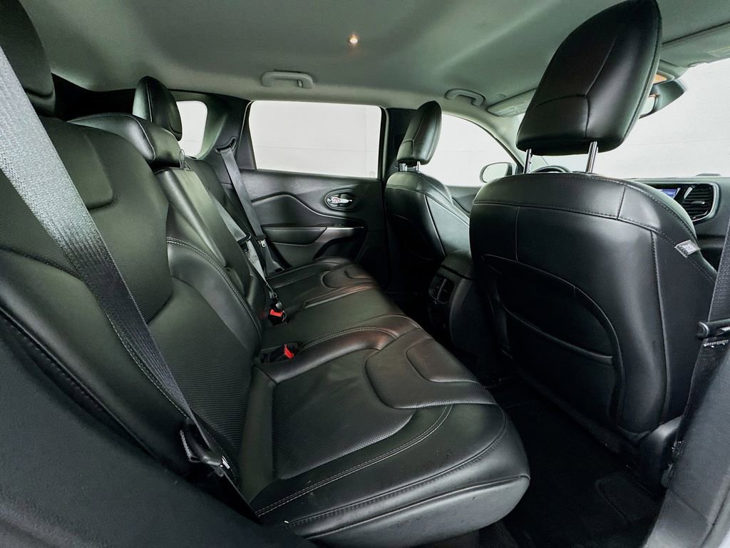 Used 2020 Jeep Cherokee Limited image 34