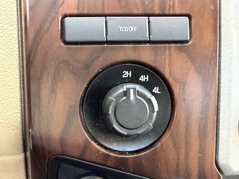 Used 2016 Ford F350 Lariat w/ Lariat Interior Package AWD/4WD image 26