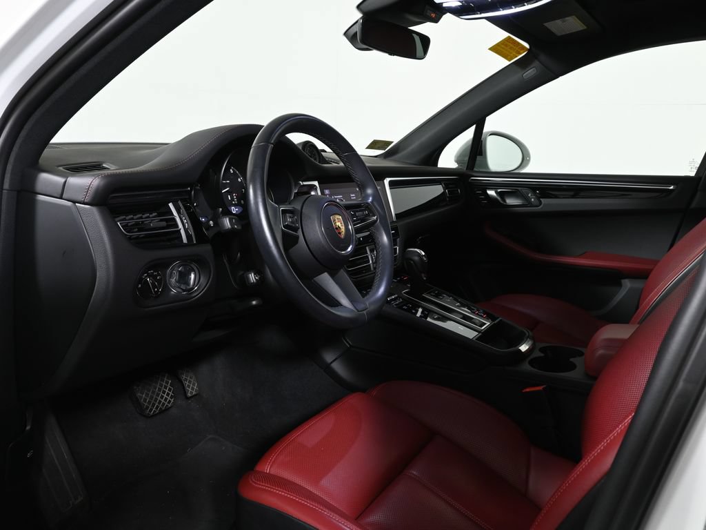 Used 2024 Porsche Macan AWD/4WD image 4