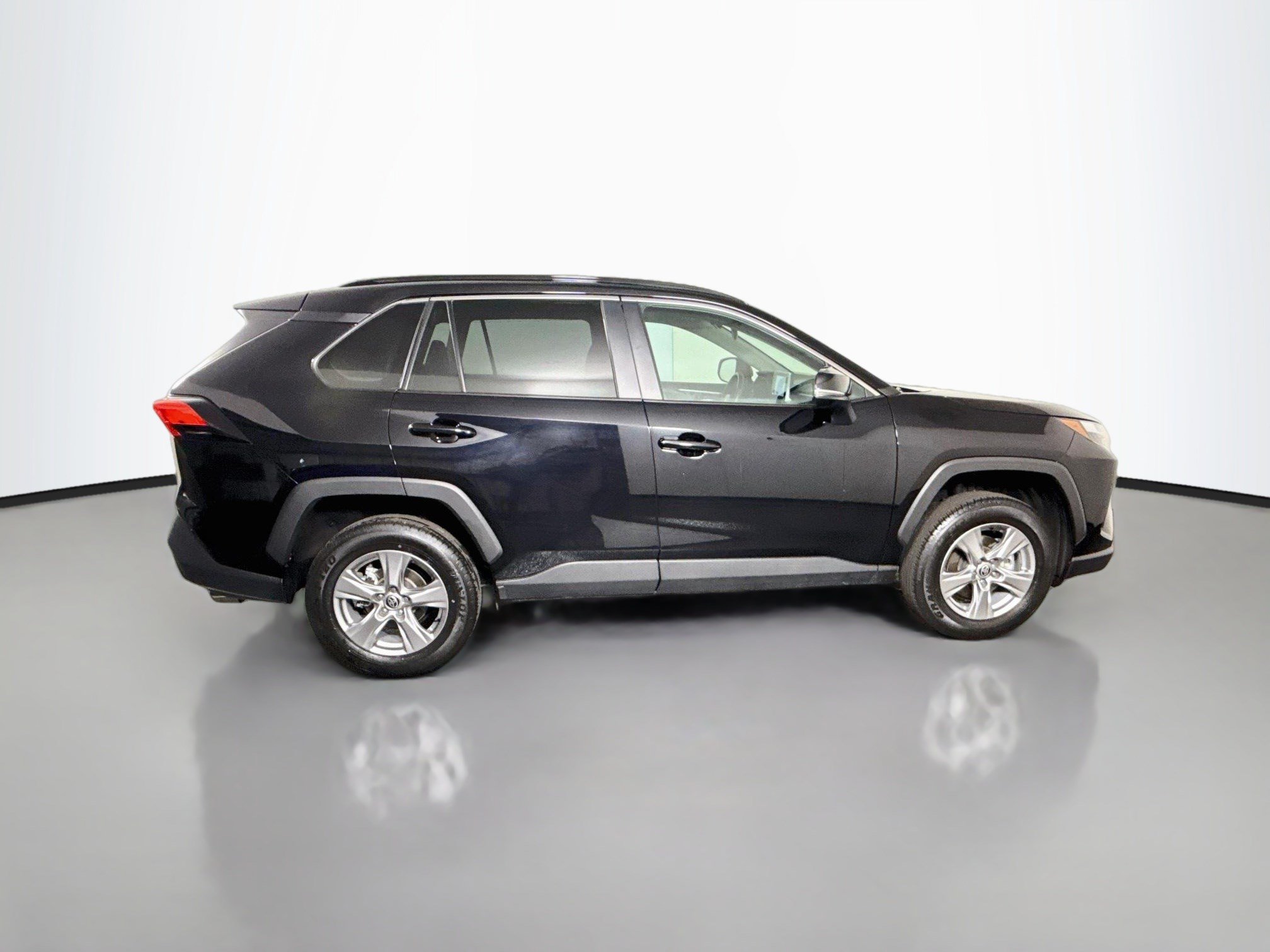 Used 2025 Toyota RAV4 XLE AWD/4WD image 11