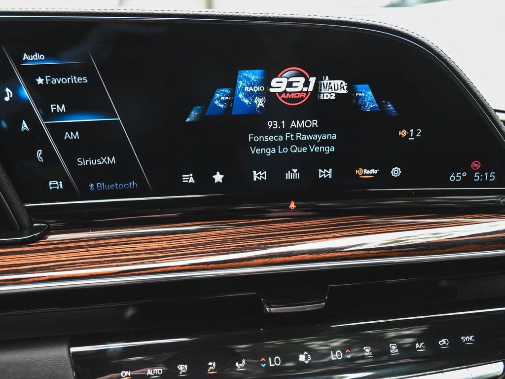 Used 2023 Cadillac Escalade Premium Luxury image 19