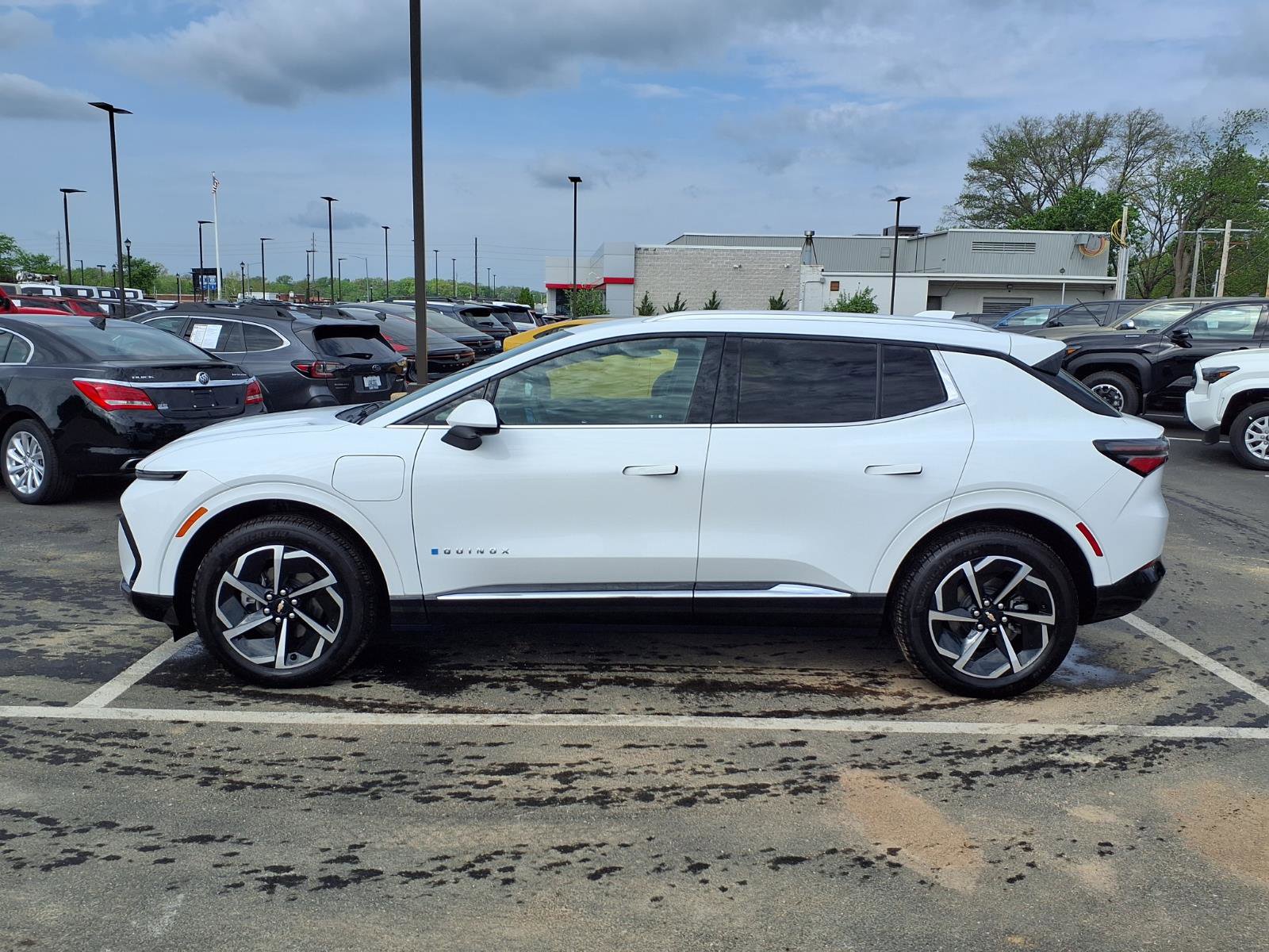 Used 2024 Chevrolet Equinox EV LT image 29