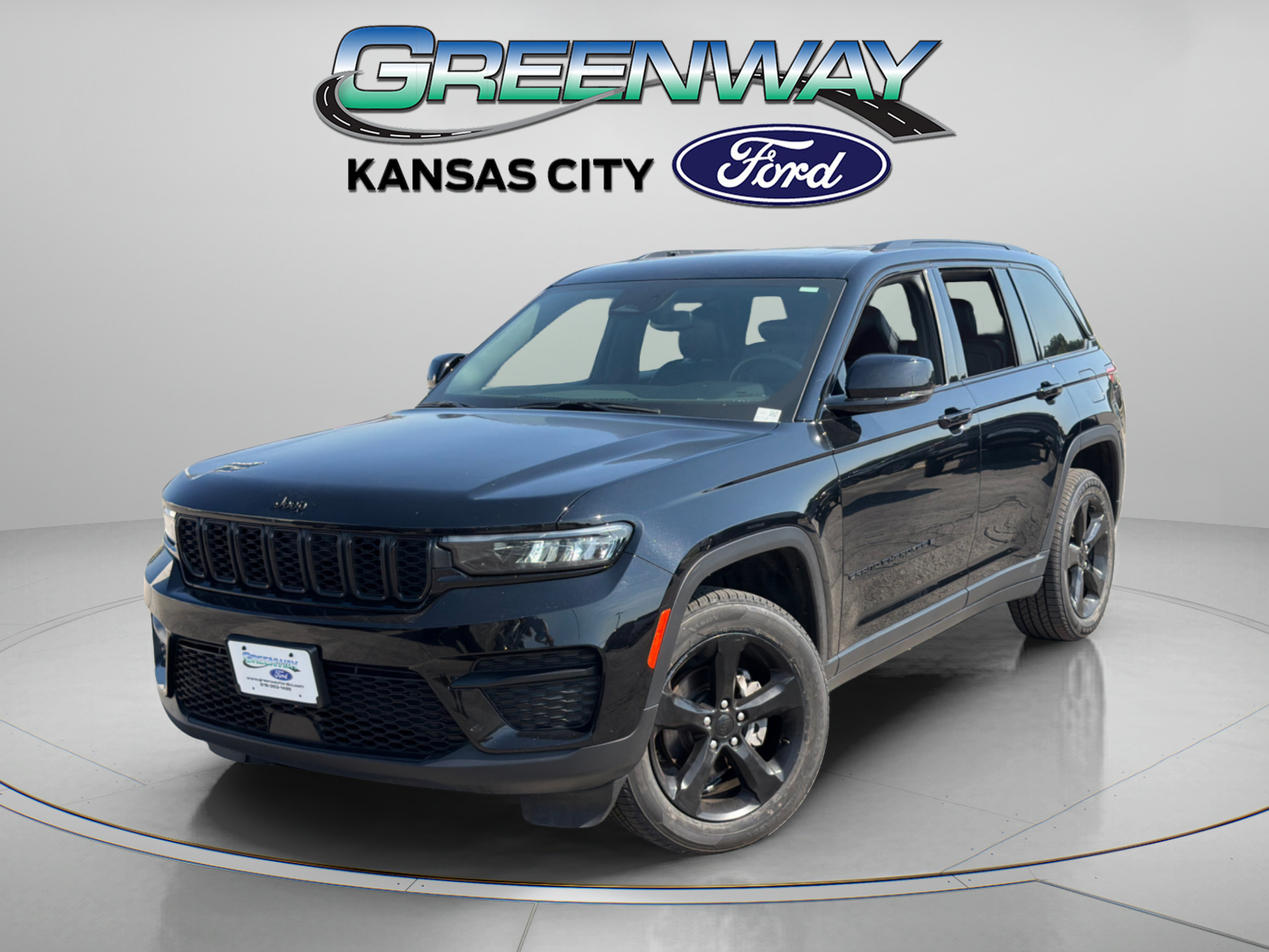 Used 2023 Jeep Grand Cherokee Altitude AWD/4WD image 3