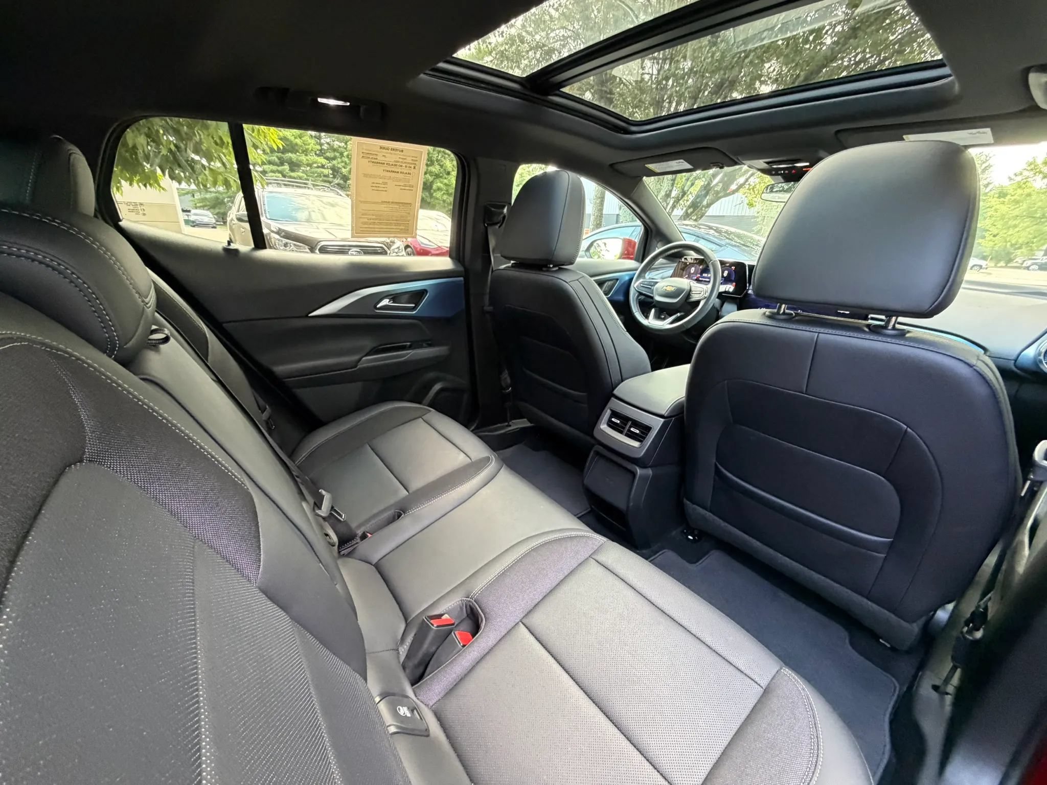 Used 2025 Chevrolet Equinox EV LT w/ Convenience Package FWD image 18