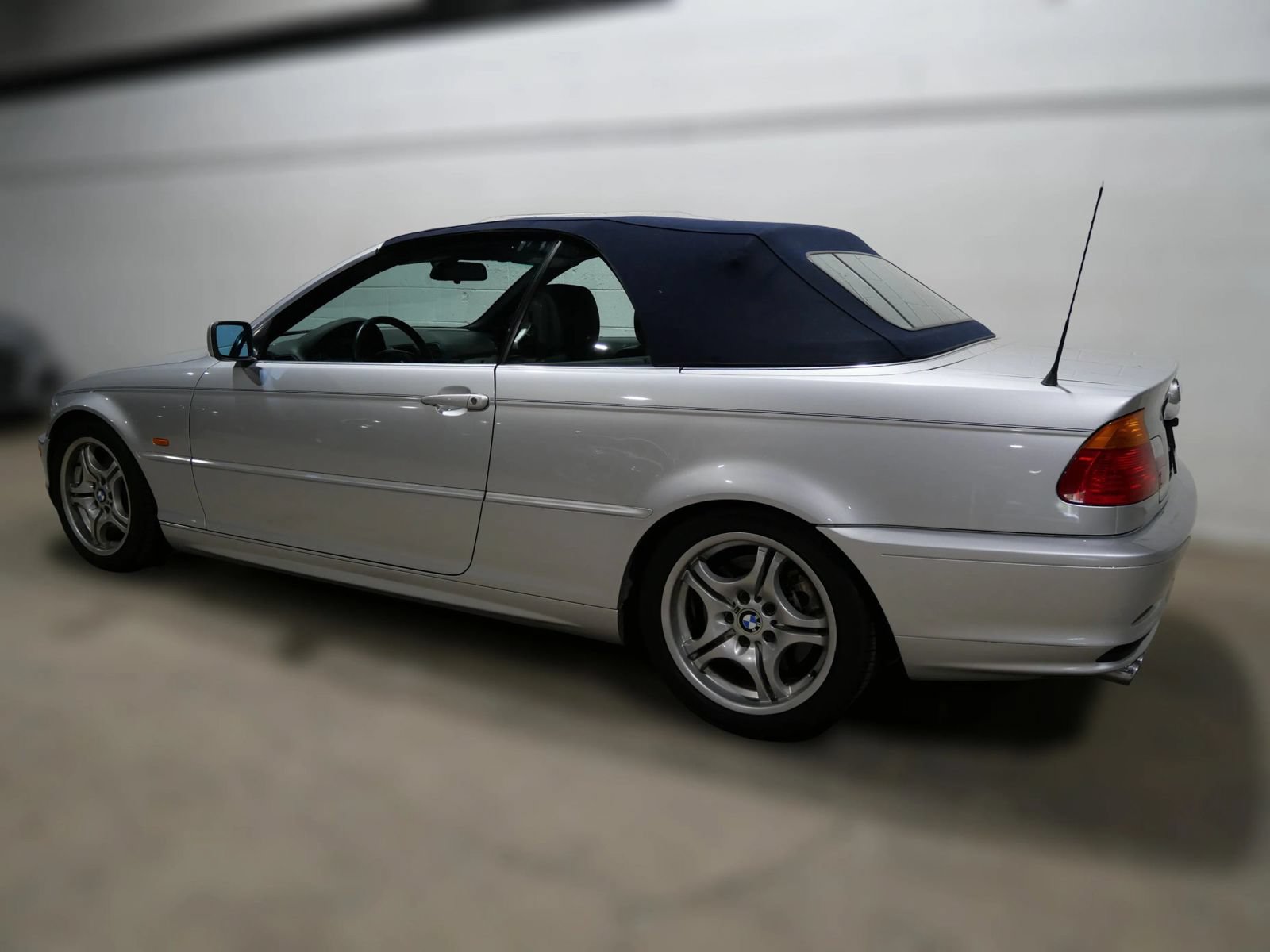 Used 2001 BMW 330Ci Convertible RWD image 4