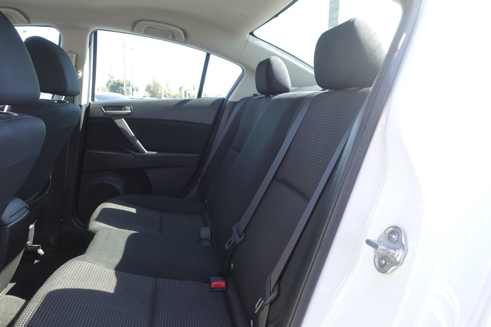 Used 2013 MAZDA MAZDA3 i SV FWD image 12