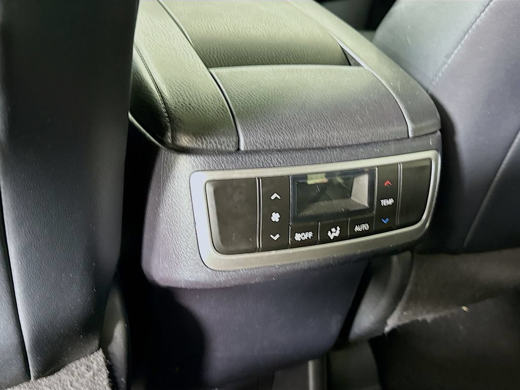Used 2014 Toyota Highlander XLE AWD/4WD image 30