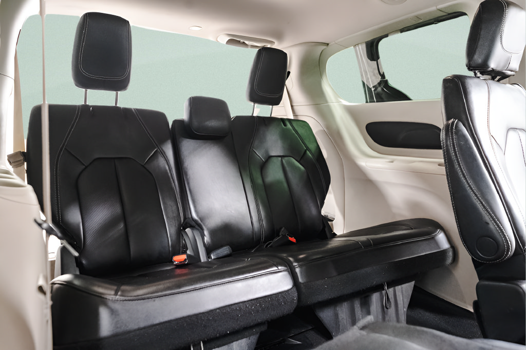 Used 2023 Chrysler Pacifica Touring-L FWD image 29