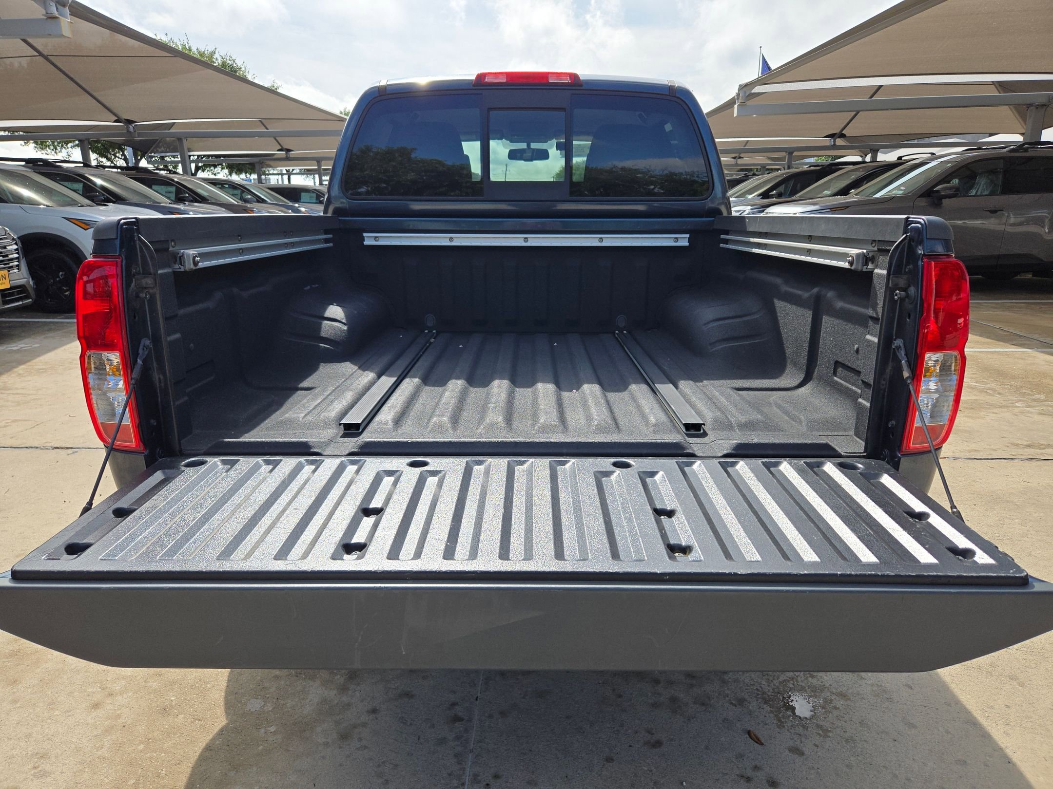 Used 2014 Nissan Frontier SV w/ SV Value Truck Package RWD image 23