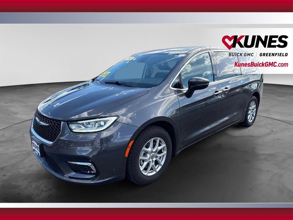 Used 2023 Chrysler Pacifica Touring-L FWD image 12