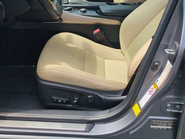 Used 2015 Lexus IS 350 w/ Navigation System Package RWD image 12