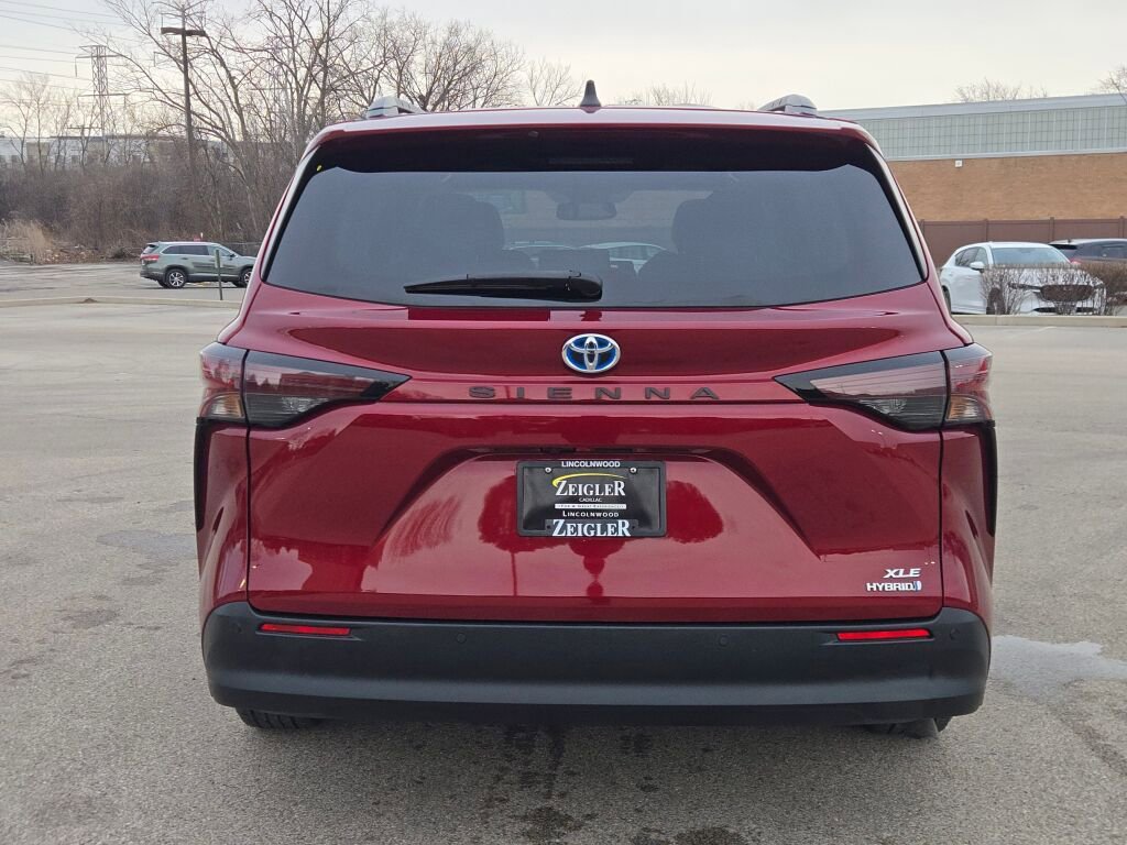Used 2023 Toyota Sienna XLE image 14