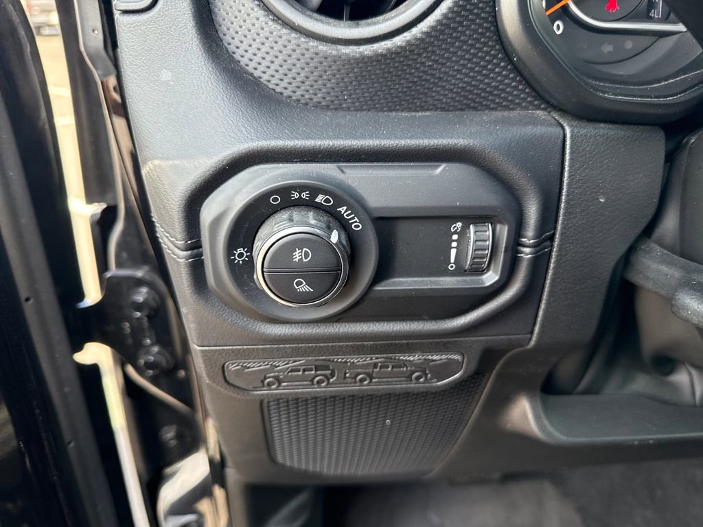 Used 2024 Jeep Gladiator Mojave w/ Technology Group AWD/4WD image 14